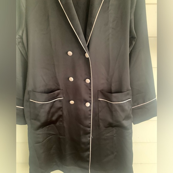 Victoria’s Secret Black and Light Pink Double Breasted Button Tie Robe S… - Picture 9 of 10